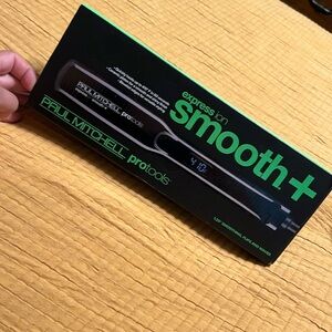 New in box Paul Mitchell flat iron